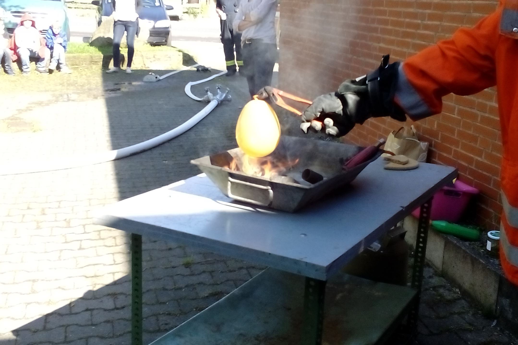 20170522 Brennversuche Luftballon