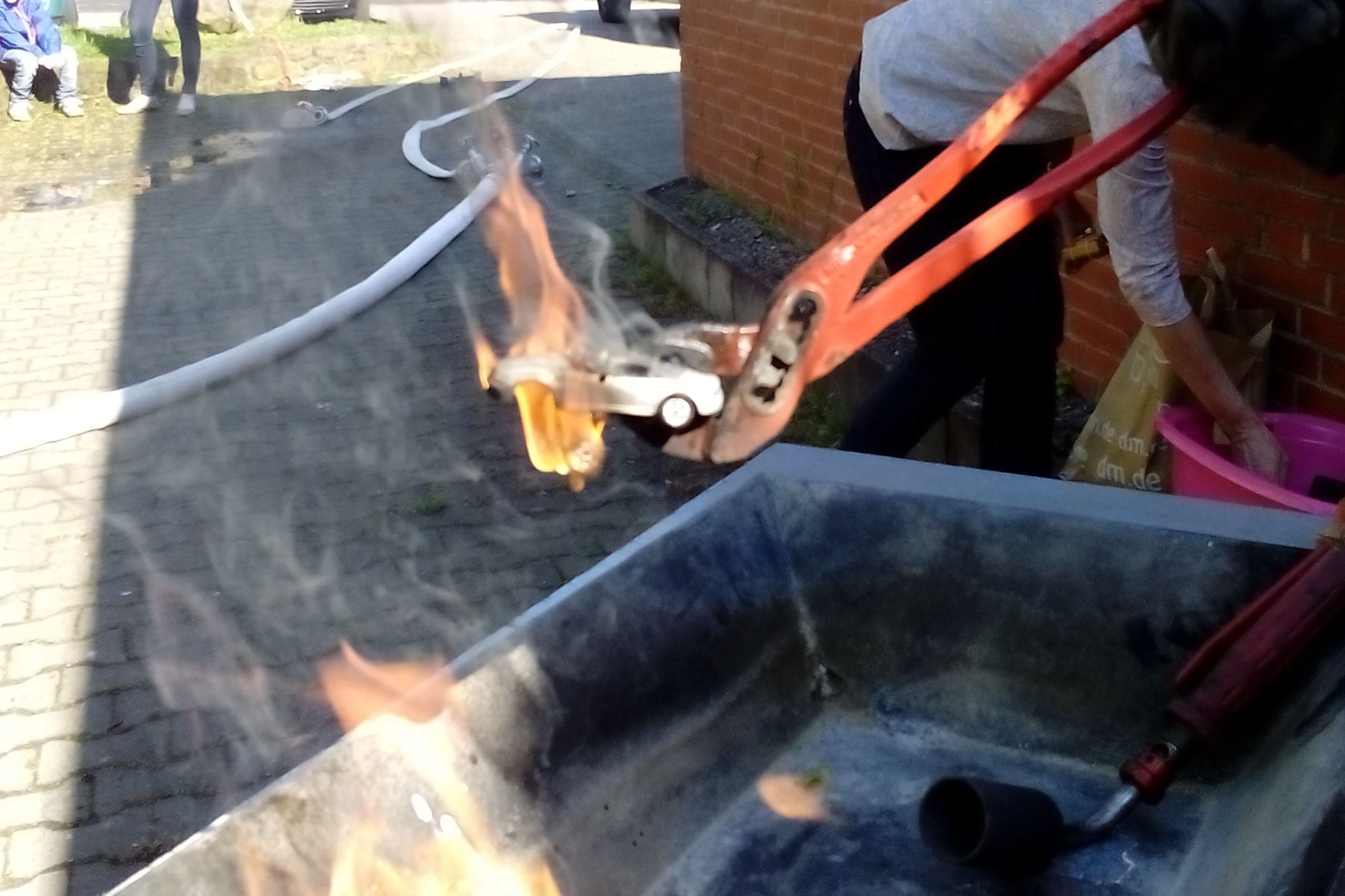 20170522 Brennversuche SpielzeugPKW